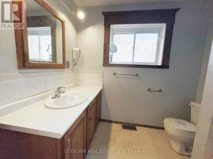15 Humberstone Avenue — photo 19 of 40