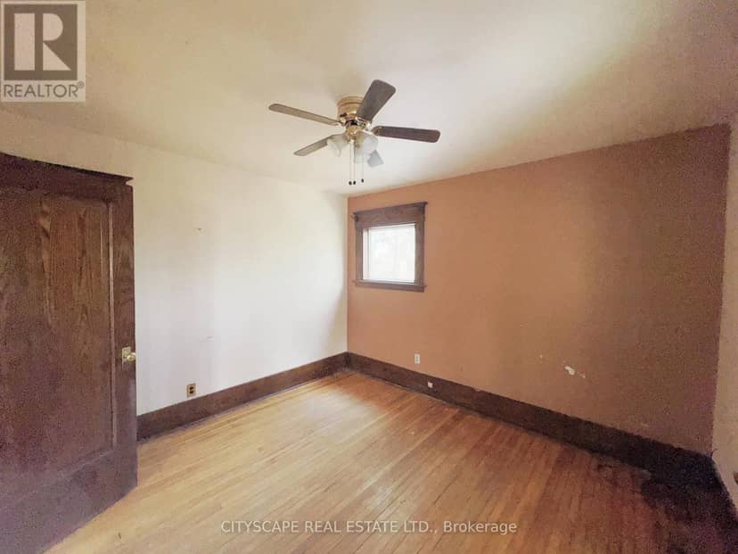15 Humberstone Avenue — photo 21 of 40
