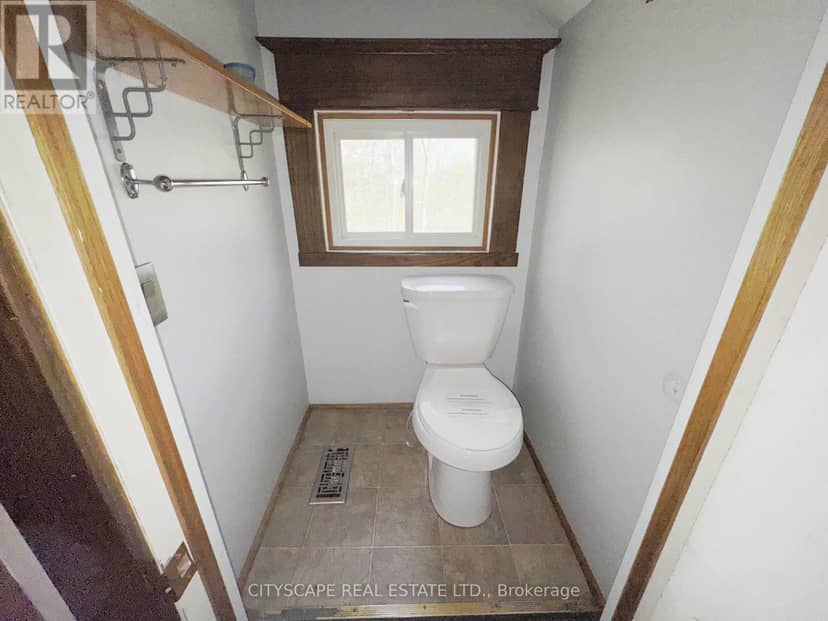 15 Humberstone Avenue — photo 29 of 40