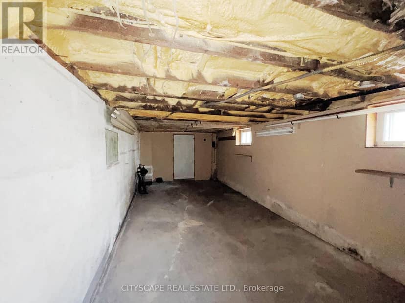 15 Humberstone Avenue — photo 36 of 40