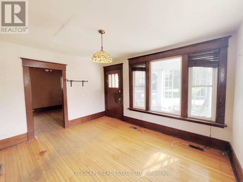 15 Humberstone Avenue — photo 6 of 40