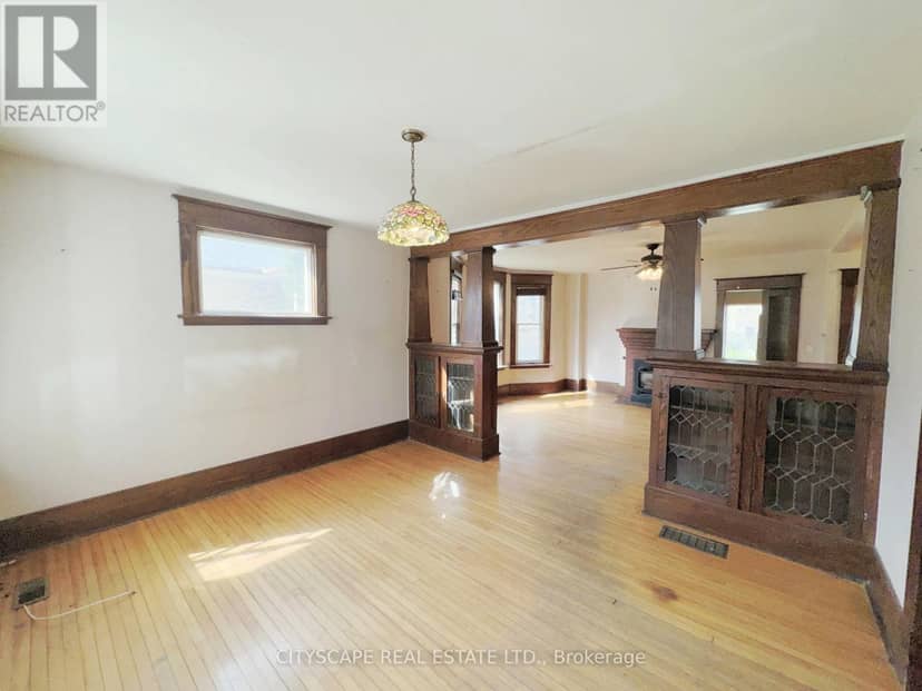 15 Humberstone Avenue — photo 8 of 40