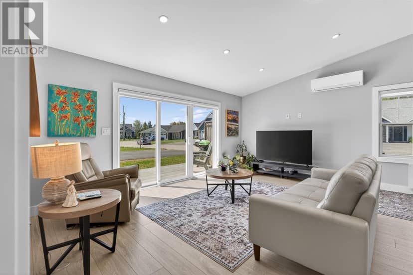 32 Ellis Avenue — photo 15 of 38