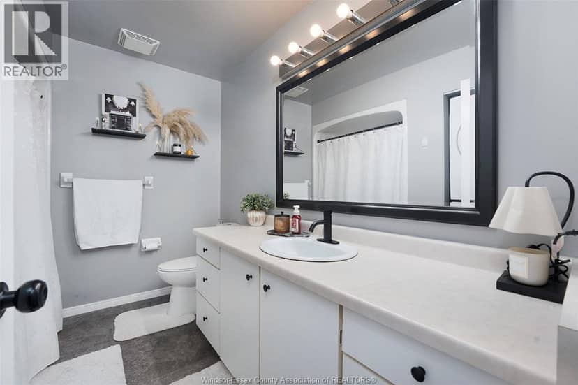 12589 Horwood Crescent — photo 14 of 35
