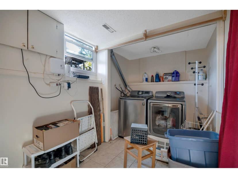 4205 37 AV — photo 15 of 23