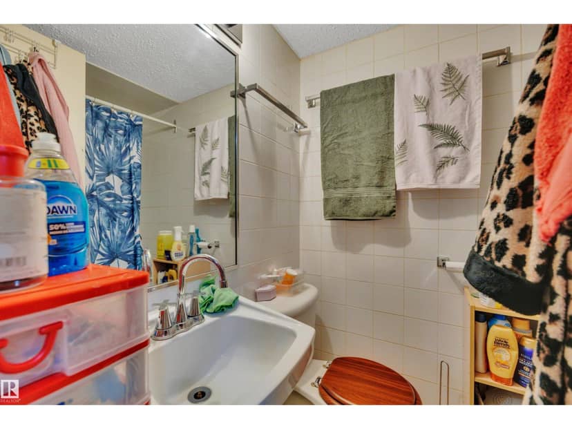 4205 37 AV — photo 17 of 23