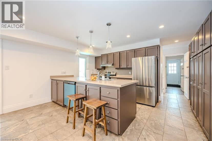 4290 VICTORIA Road S — photo 10 of 39