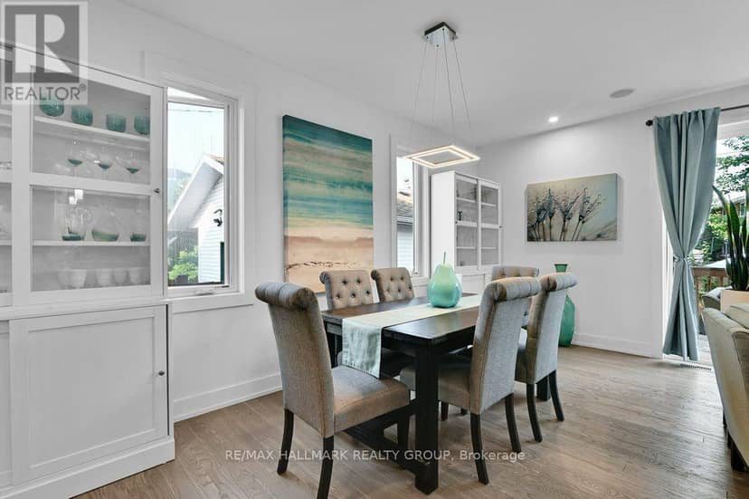 581 Queen Mary Street — photo 13 of 39