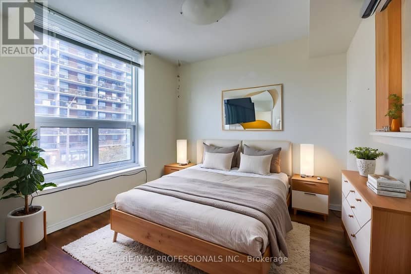 207 - 11 Thorncliffe Pk Drive — photo 13 of 18