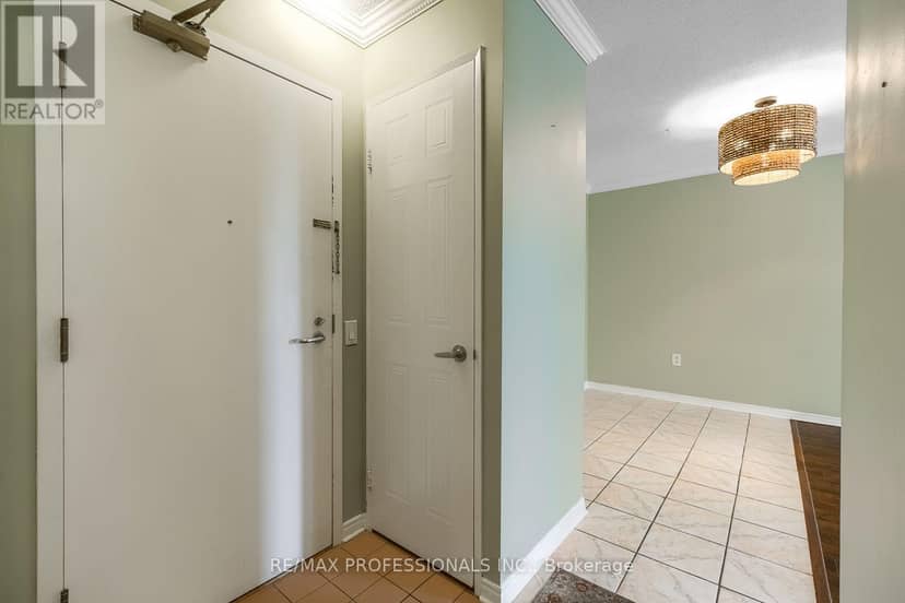 207 - 11 Thorncliffe Pk Drive — photo 18 of 18