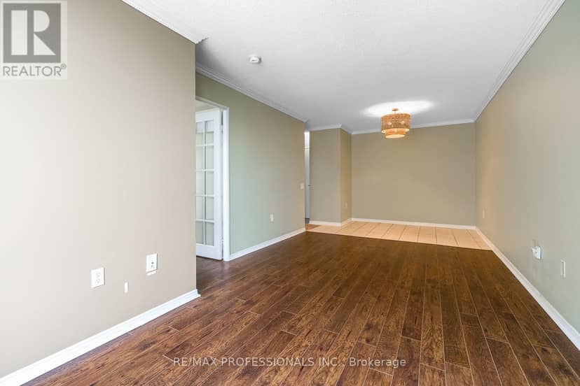 207 - 11 Thorncliffe Pk Drive, Toronto, photo 6