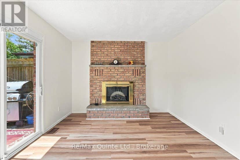 281 College Street W — photo 14 of 40