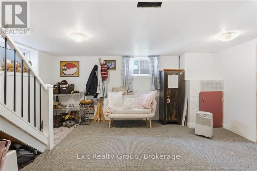 119 Prince Edward Street — photo 17 of 39