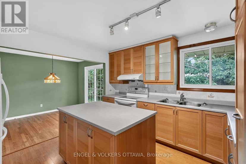 2642 Marble Crescent — photo 13 of 40