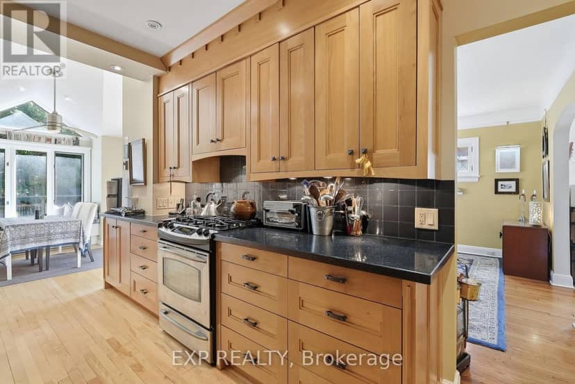421 Hamilton Avenue S — photo 11 of 40