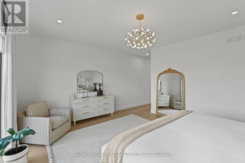 55 Swan Avenue — photo 17 of 40