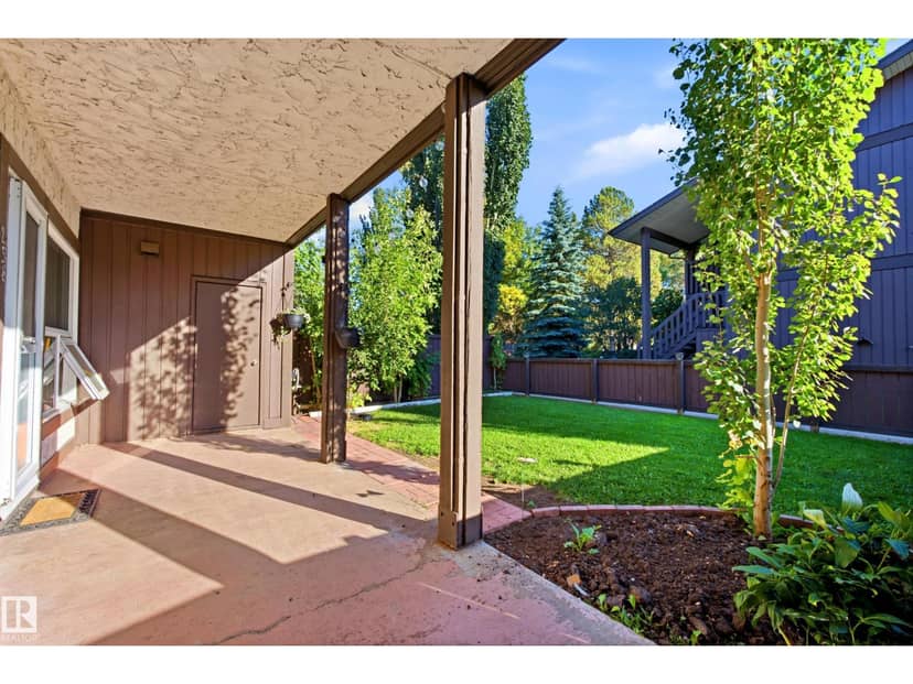 258 Surrey Gardens NW, Edmonton, photo 2