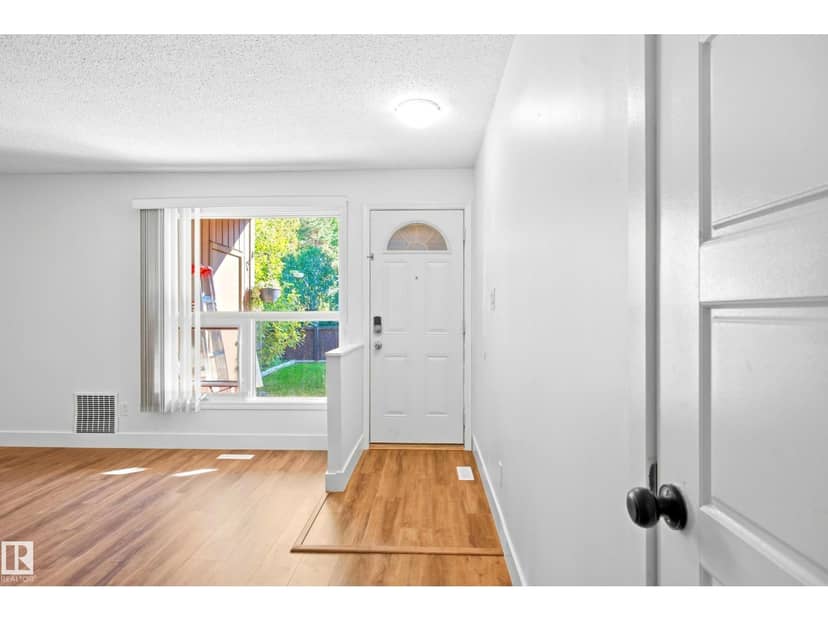 258 Surrey Gardens NW, Edmonton, photo 4