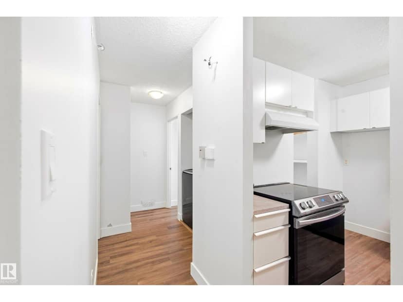 258 Surrey Gardens NW — photo 9 of 17