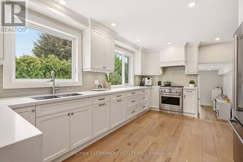 3368 Guildwood Drive — photo 15 of 40