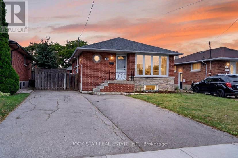 40 Clarendon Avenue, Hamilton