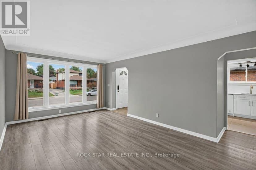 40 Clarendon Avenue, Hamilton, photo 4