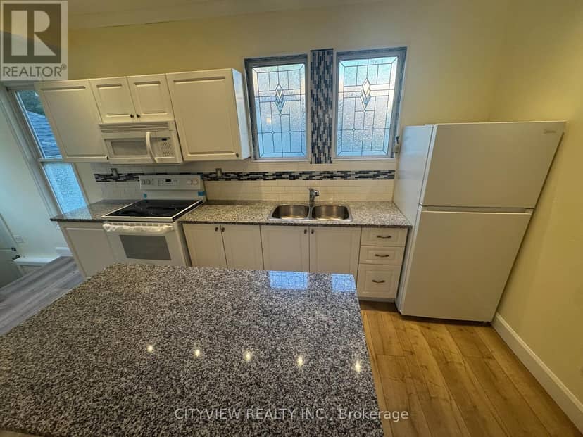 390 George Street — photo 13 of 26