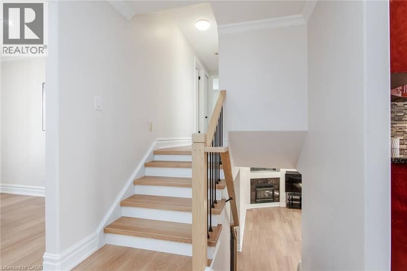 112 MICHENER Crescent — photo 25 of 40