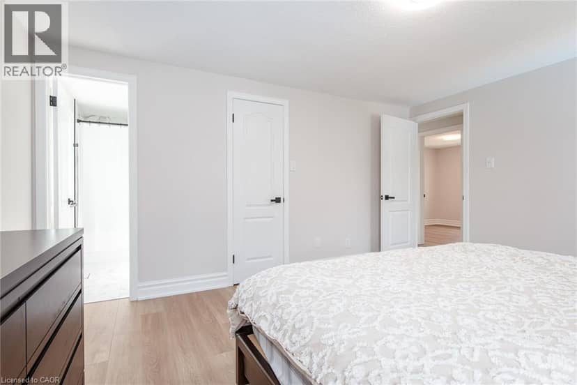 112 MICHENER Crescent — photo 27 of 40