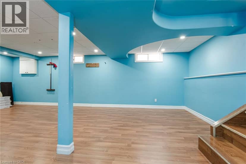 112 MICHENER Crescent — photo 40 of 40