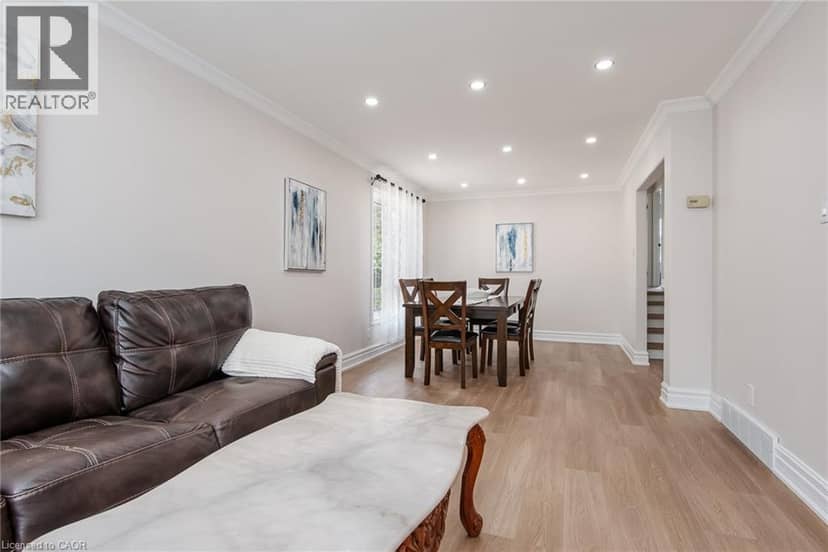 112 MICHENER Crescent — photo 13 of 40