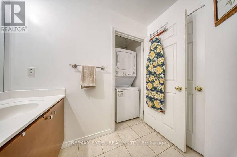 102 - 8 Maison Parc Court — photo 20 of 29