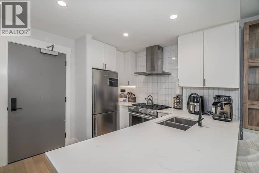 303 22226 BROWN AVENUE, Maple Ridge, photo 2