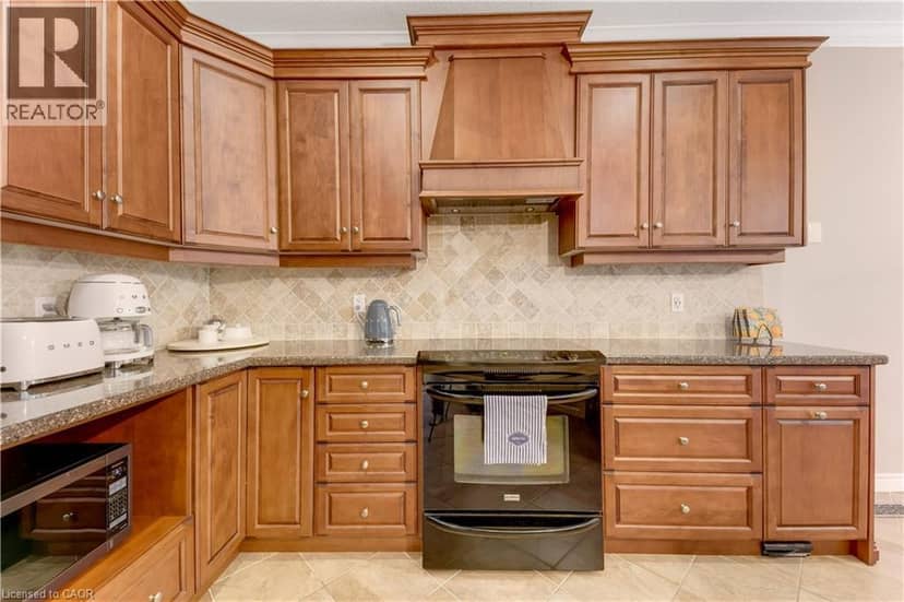 213 EDGEWATER Crescent — photo 17 of 40