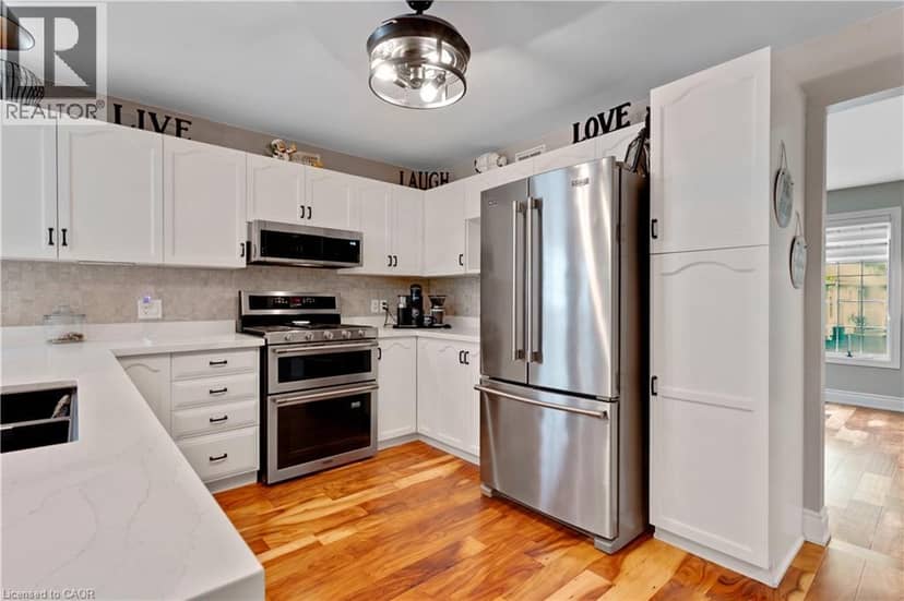 109 GLENARIFF Drive — photo 16 of 40