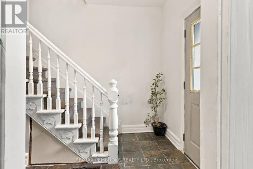 2001 Foresters Falls Road, Whitewater Region, photo 6