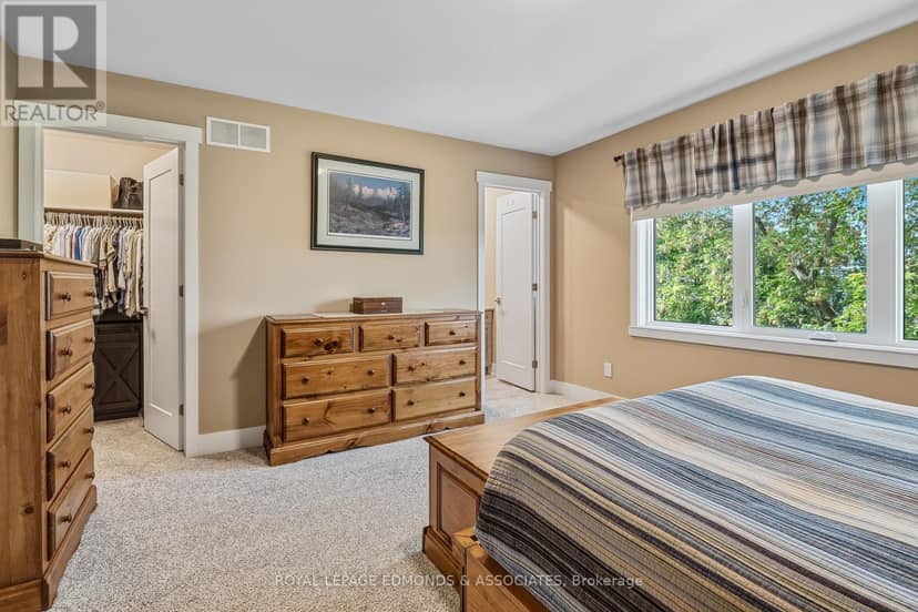 359 Nelson Street — photo 18 of 40