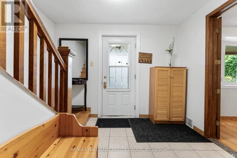 876 Pinecrest Road, Ottawa, photo 3