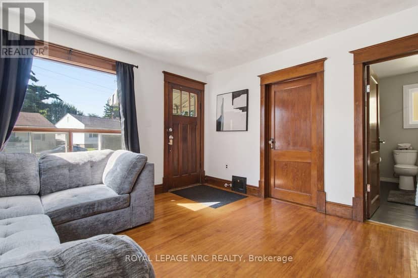 79 Carlton Street, St. Catharines, photo 2