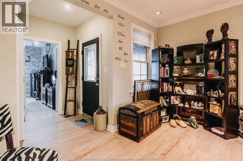 753 Walker ROAD — photo 5 of 36