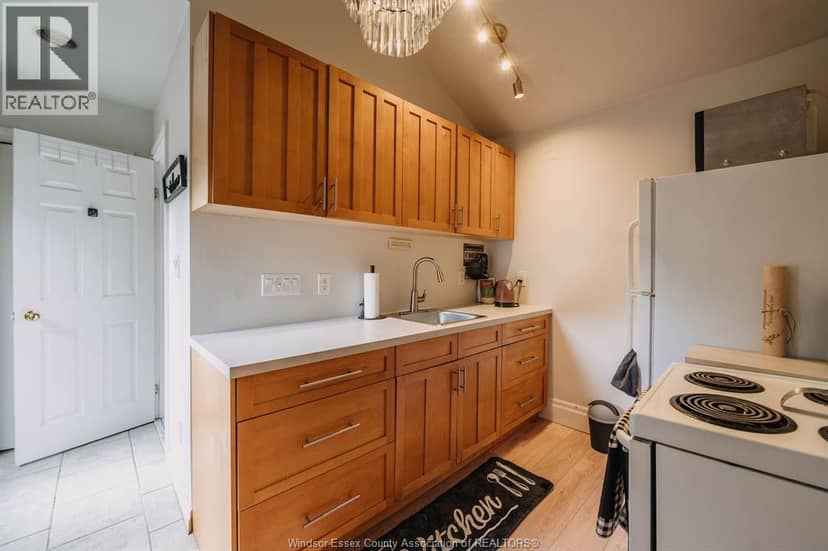753 Walker ROAD — photo 9 of 36