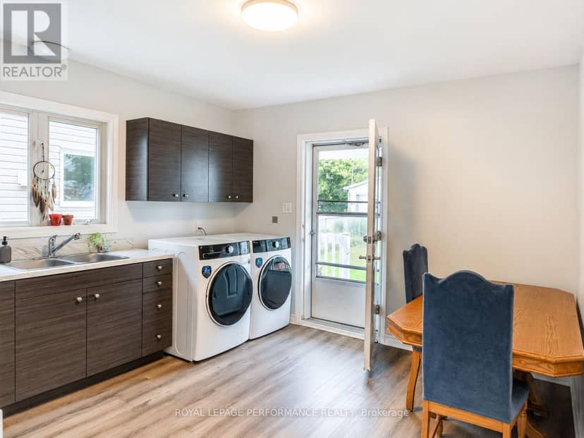 279 Catherine Street — photo 12 of 25