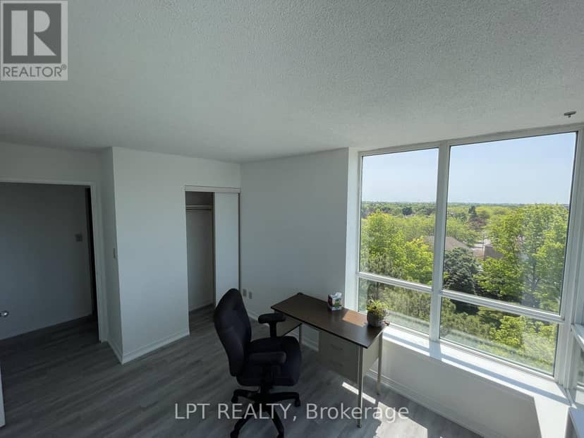 505 - 711 Rossland Road E — photo 19 of 27