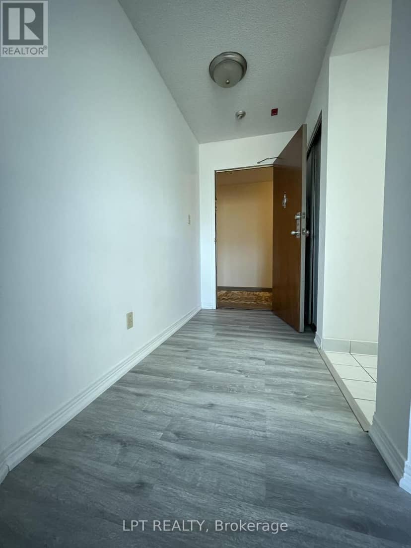 505 - 711 Rossland Road E — photo 9 of 27