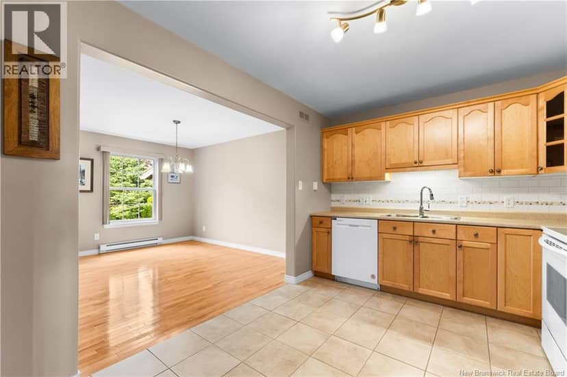 98 Firmin Crescent — photo 12 of 39