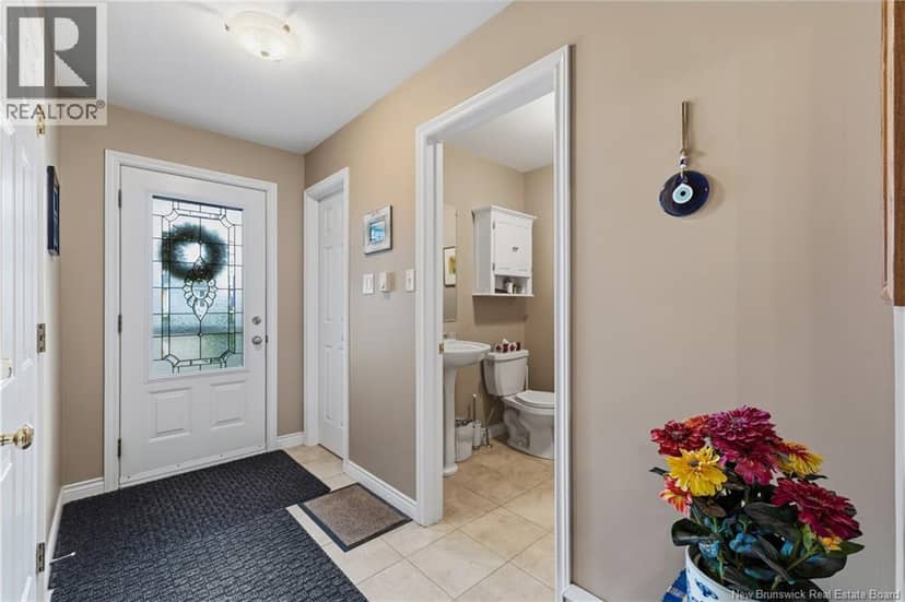 98 Firmin Crescent — photo 7 of 39
