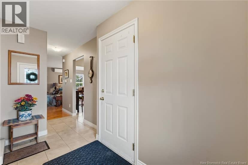 98 Firmin Crescent — photo 8 of 39