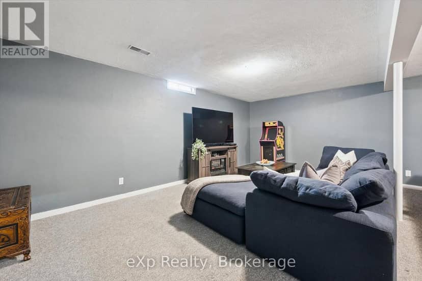 129 - 45 Marksam Road — photo 32 of 40
