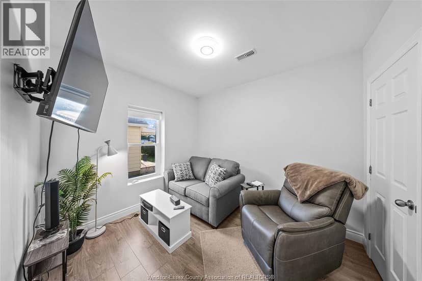 143 Wellington Street — photo 34 of 39