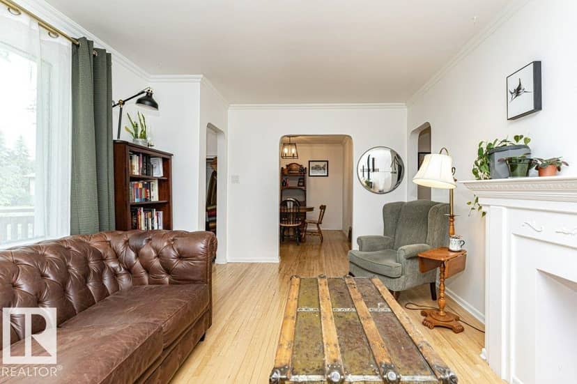 10507 67 AV NW — photo 10 of 40